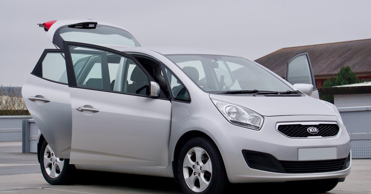 Jakie auto najlepiej nadaje się dla rodziny z dziećmi? Przewodnik po modelach łączących bezpieczeństwo, przestrzeń i oszczędność