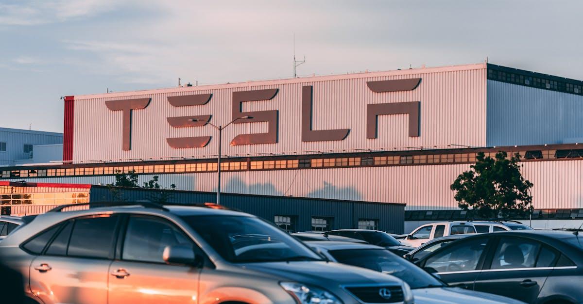 Jak wygląda produkcja baterii do samochodów elektrycznych? Od surowców po gotowy pakiet – tajemnice gigafabryk