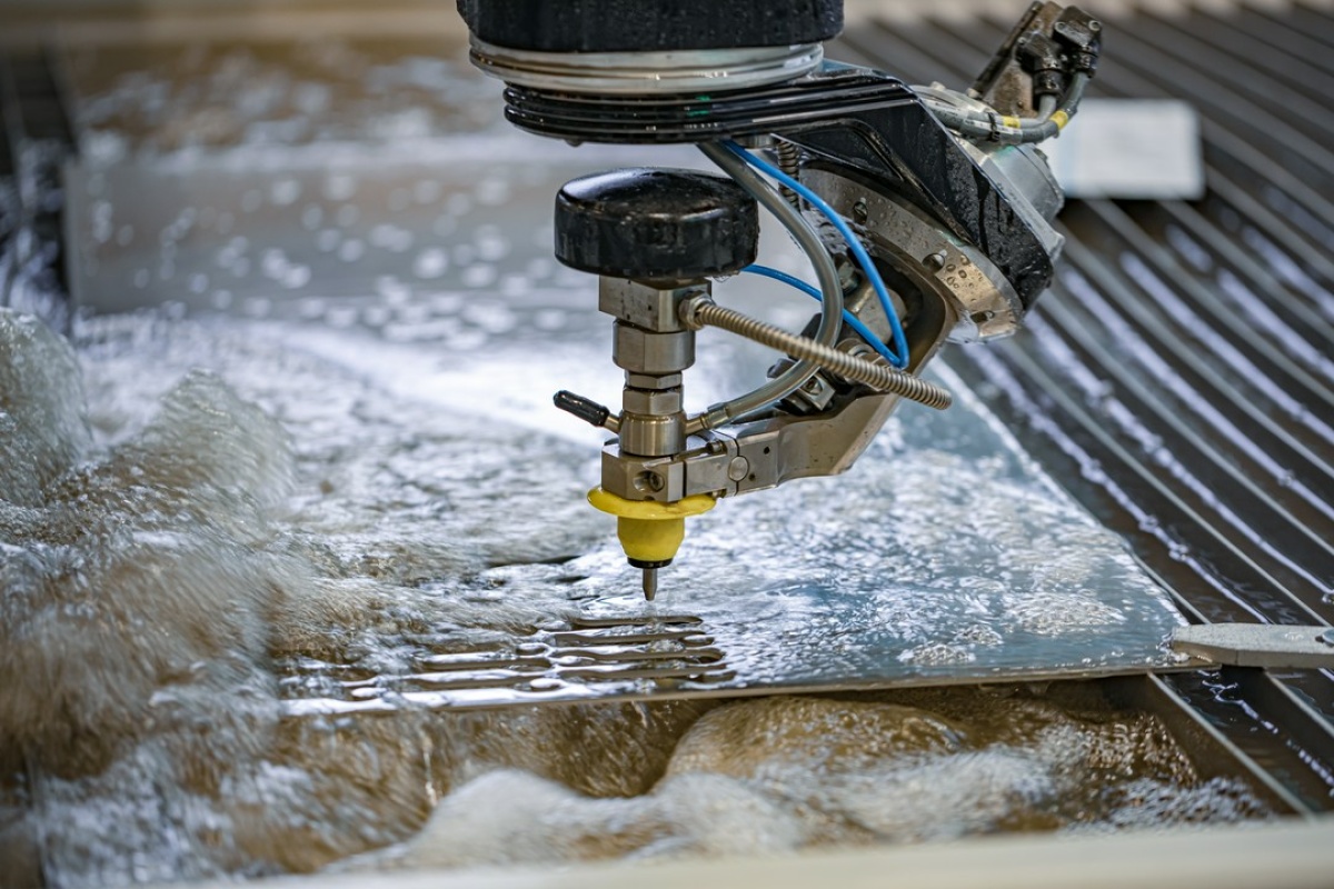 Na co zwrócić uwagę przy wyborze wycinarki waterjet?