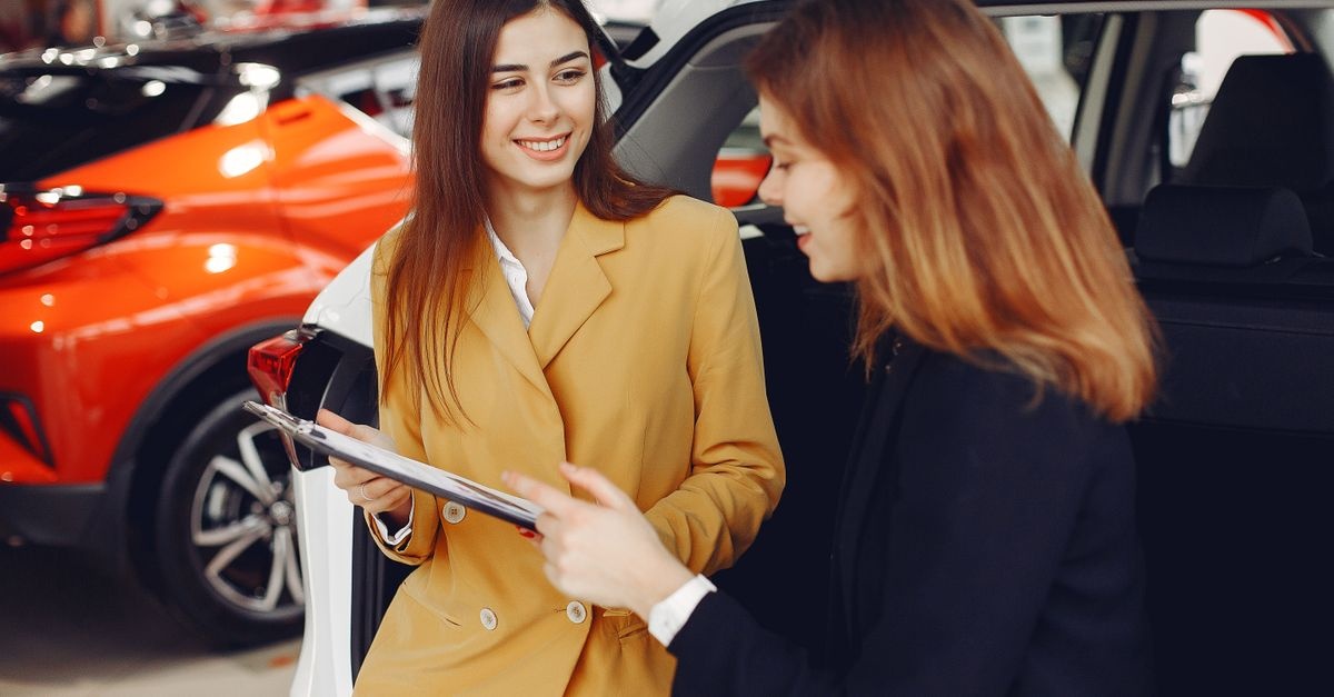 Jakie są obowiązki sprzedającego samochód? Kompletny przewodnik, dzięki któremu sprzedasz auto legalnie i bez stresu